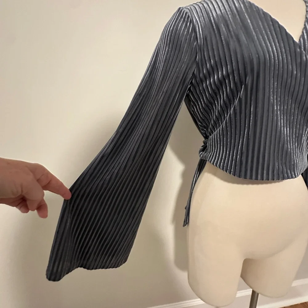 J.O.A. Velvet Ribbed Wrap Crop Top Womens S Gray Bell‎ Sleeve Y2K Going Out
